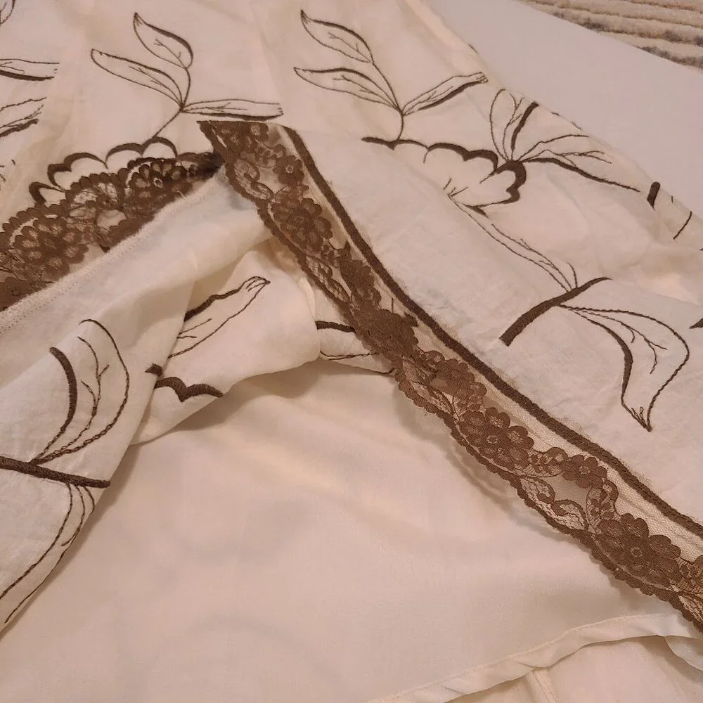 Vintage-Inspired Floral Embroidered Midi Skirt - Picture 7 of 11